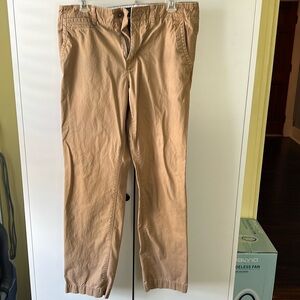 Men’s American Eagle flat-front khaki-colored chinos